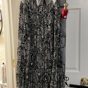 Emma James woman 16 W pleated skirt, blue, and taupe.